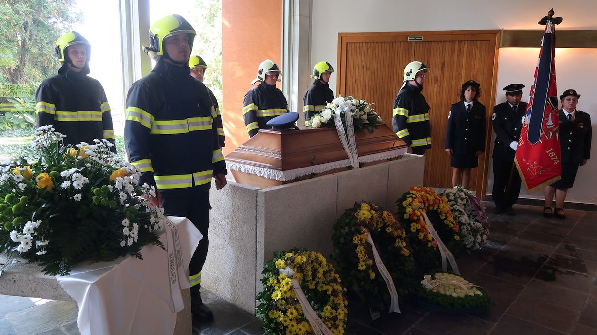 Koryčanští hasiči se rozloučili se svým zesnulým velitelem